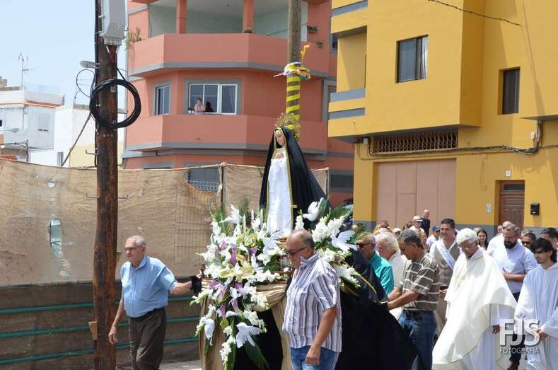 Momento de la procesión de este jueves en La Viña (Foto TA)